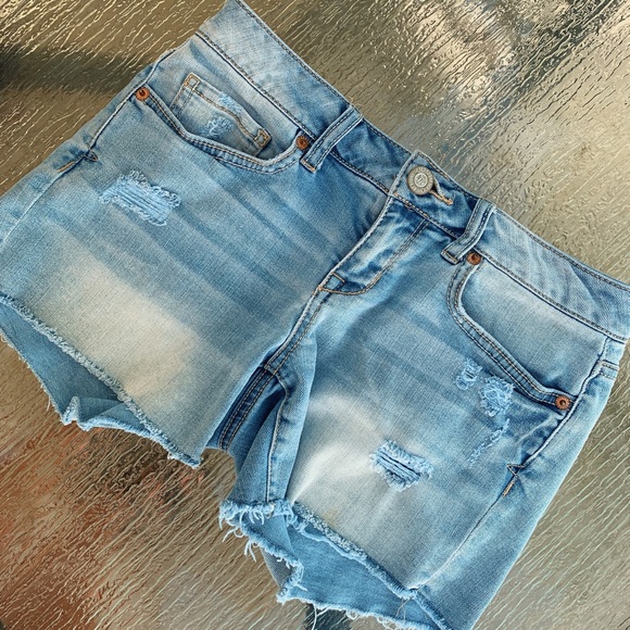 distressed jean shorts - Picture 4 of 8